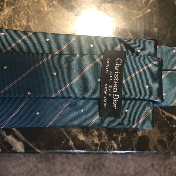 Hello THIS LISTING IS FOR ALOT OF 3 CHRISTIAN DIOR TIES. - Picture 6 of 8